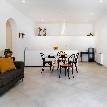 Angelina - Charming & アパート *