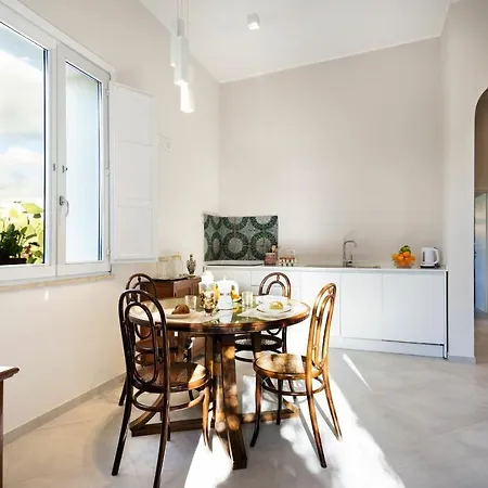 Angelina - Charming & アパート *