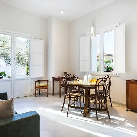 Angelina - Charming & アパート トラーパニ