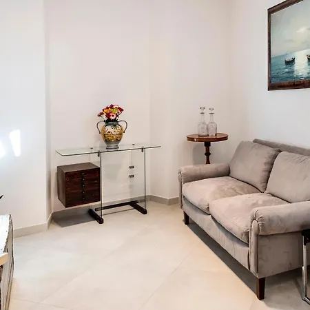 Angelina - Charming &