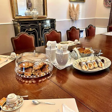 Angelina - Charming &